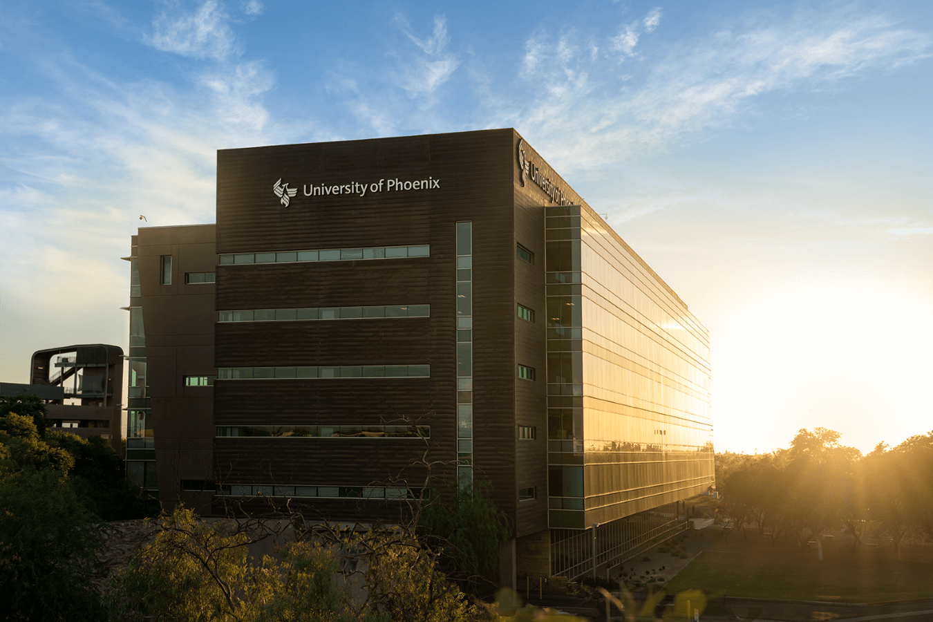 日本大学　Phoenix University_of_Phoenix_Building